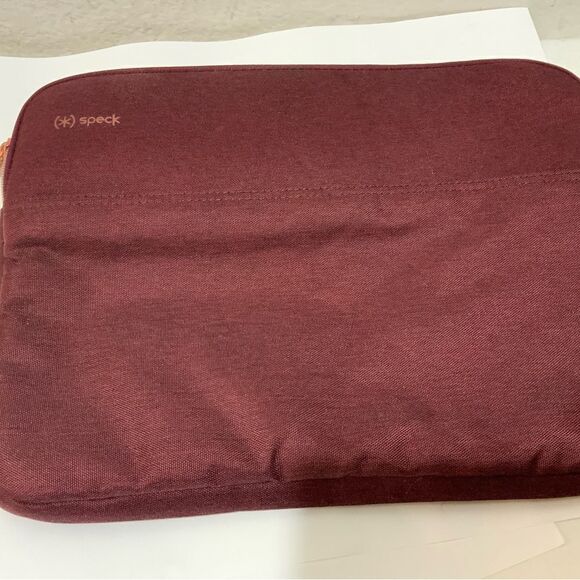 speck Other - I-Pad/Tablet Case Speck burgundy 10”x14”x1”